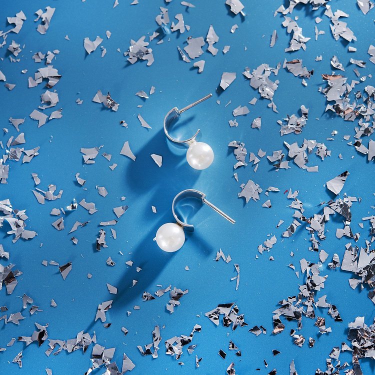 Серебряные серьги - пусеты "Дарла" с жемчугом 7071 от ювелирного магазина Оникс - 7