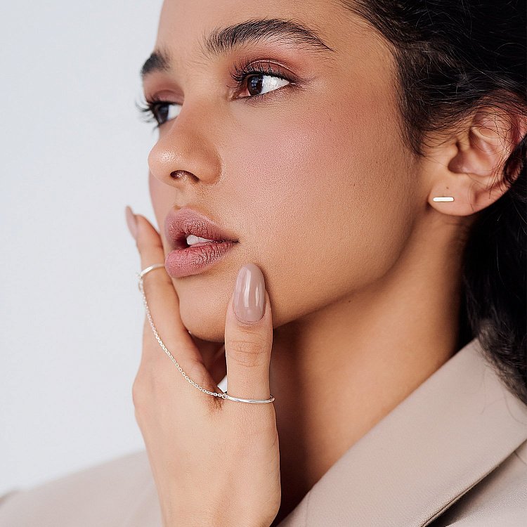 Серебряные серьги-пусеты в стиле минимализм 122489 от ювелирного магазина Оникс - 12