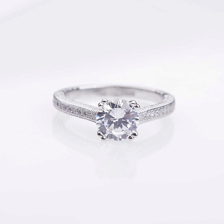 Заручальна каблучка з фіанітами 111837 від ювелірного магазину Онікс - 2