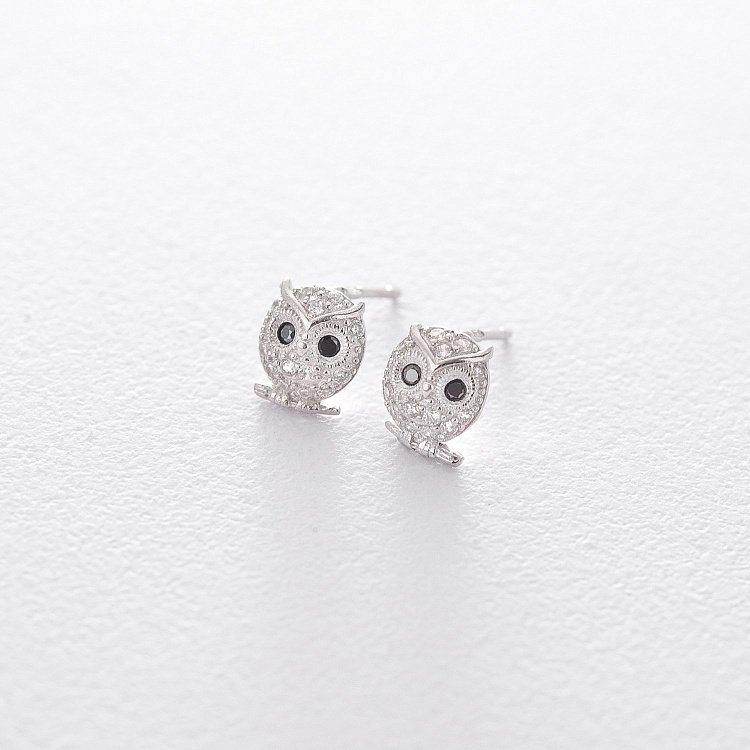 Серебряные серьги-пусеты "Сова" с фианитами 122473 от ювелирного магазина Оникс