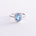 Золотое кольцо с голубым топазом и фианитами к05082 от ювелирного магазина Оникс