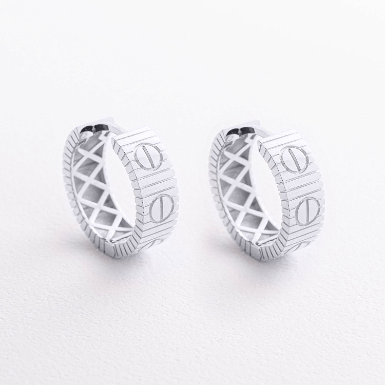 Сережки - кільця "Love" у білому золоті с09701 від ювелірного магазину Онікс