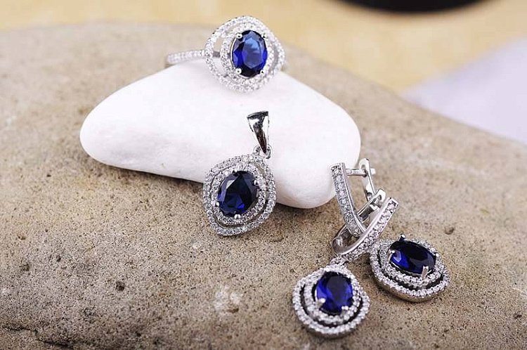 Каблучка (синтетична шпінель, фіаніти) к04 від ювелірного магазину Онікс - 2