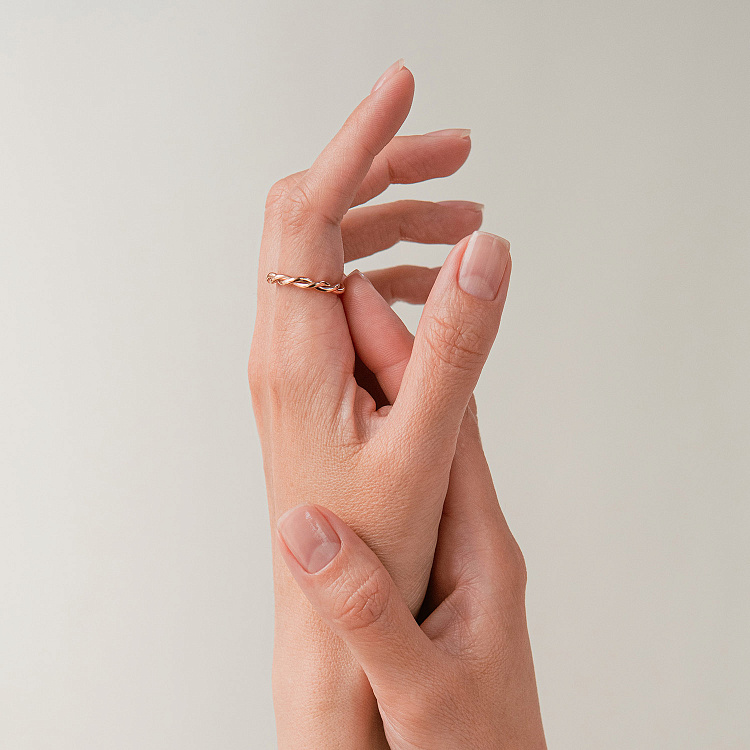 Кольцо "Переплетение" из красного золота к08356 от ювелирного магазина Оникс - 3