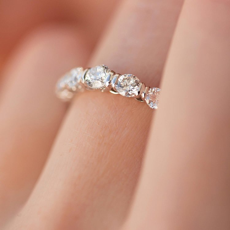 Кольцо в белом золоте с бриллиантами кб0488ca от ювелирного магазина Оникс - 2