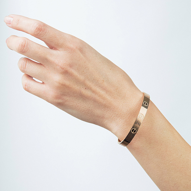 Жорсткий золотий браслет "Love" б05809 від ювелірного магазину Онікс - 1