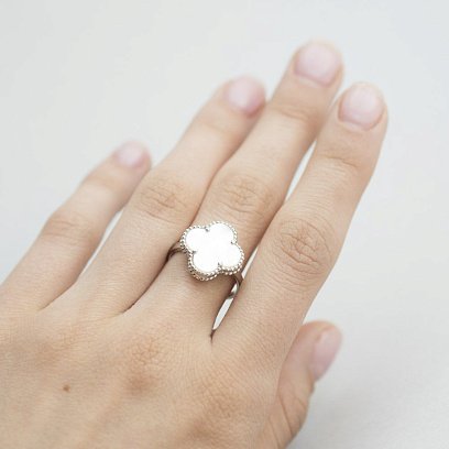 Срібна каблучка ""Конюшина"" з перламутром 111626 №6