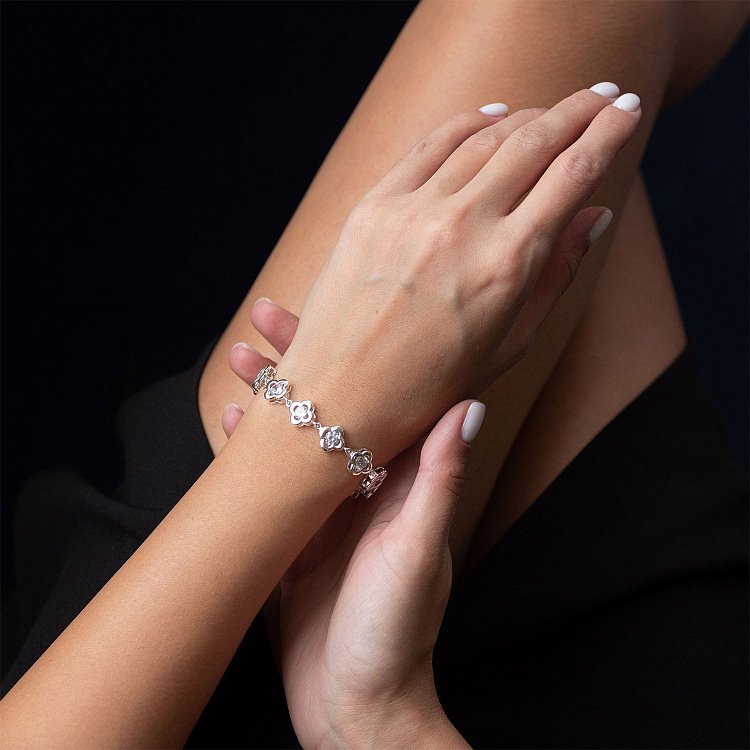 Серебряный браслет "Клевер" с фианитами 141438 от ювелирного магазина Оникс - 1