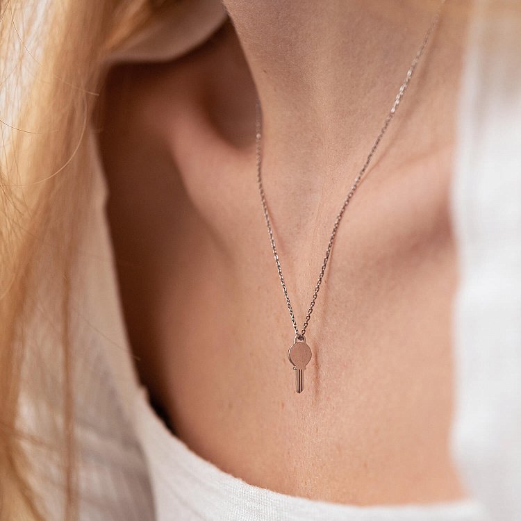 Колье "Ключик" в белом золоте кол02120 от ювелирного магазина Оникс - 4