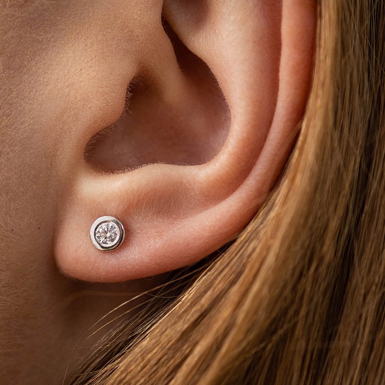 Золоті сережки - пусети з діамантами 331171121 від ювелірного магазину Онікс - 1