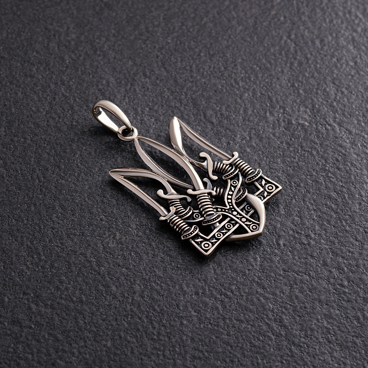 Подвеска "Тризуб с саблями" в белом золоте п04061 от ювелирного магазина Оникс