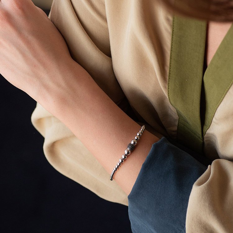 Браслет "Шарики" в белом золоте (черные фианиты) б04702 от ювелирного магазина Оникс - 1