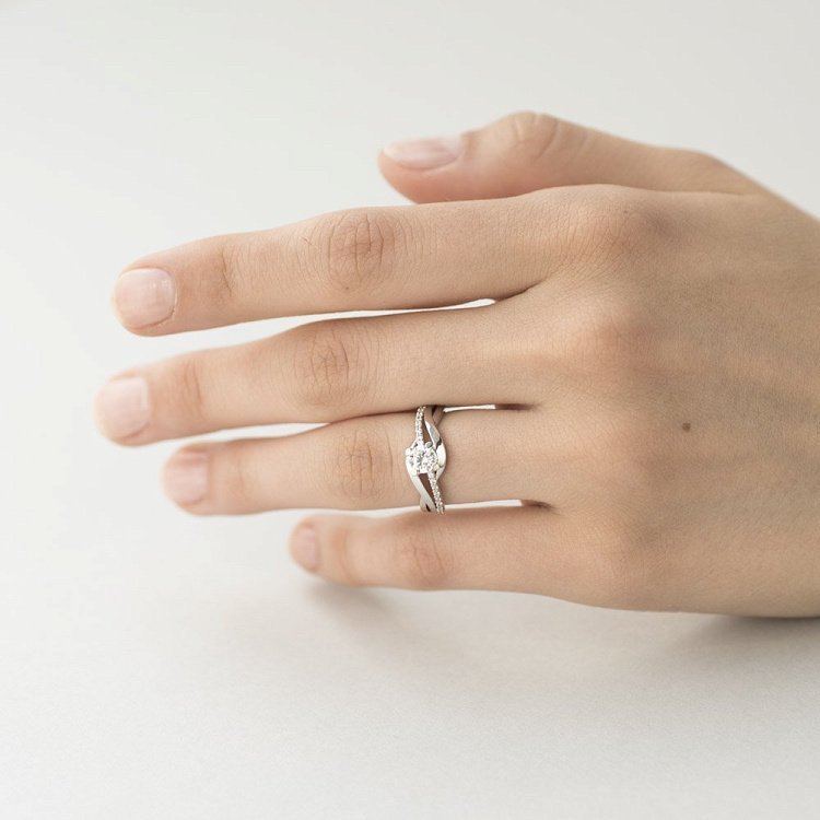 Золотое помолвочное кольцо с фианитами к05788 от ювелирного магазина Оникс - 1