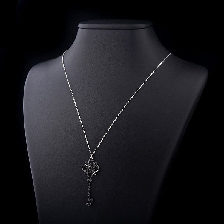 Серебряное колье "Ключик" 18476 от ювелирного магазина Оникс - 1