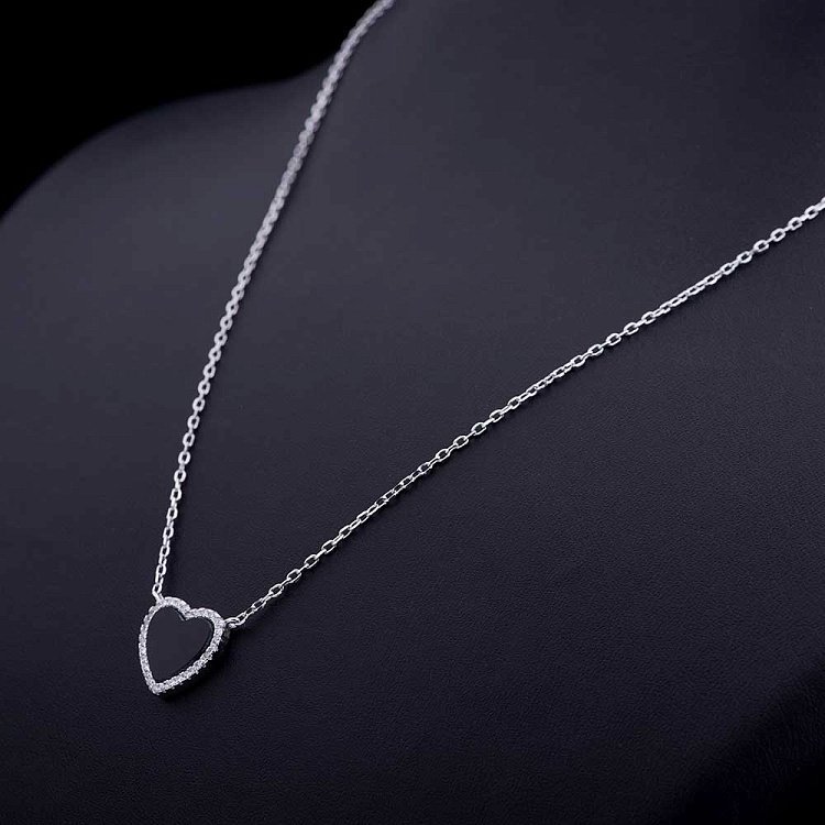 Серебряное колье "Сердце"с фианитами и ониксом 18382 от ювелирного магазина Оникс