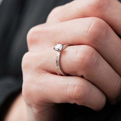 Заручальна срібна каблучка "Вишиванка" з фіанітом 1543 №4