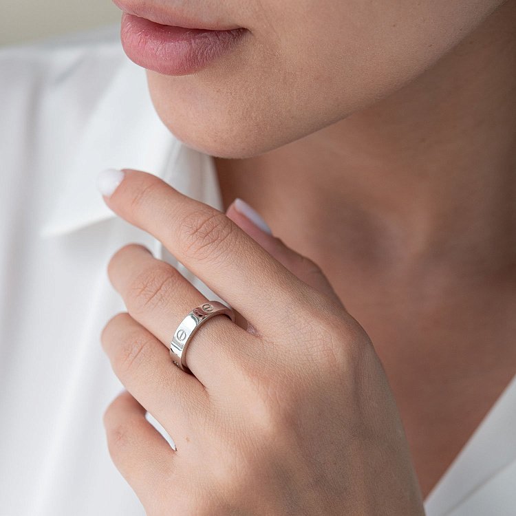 Срібна каблучка "Love" 112614 - 1 Срібна каблучка "Love" 112614 від ювелірного магазину Онікс - 1