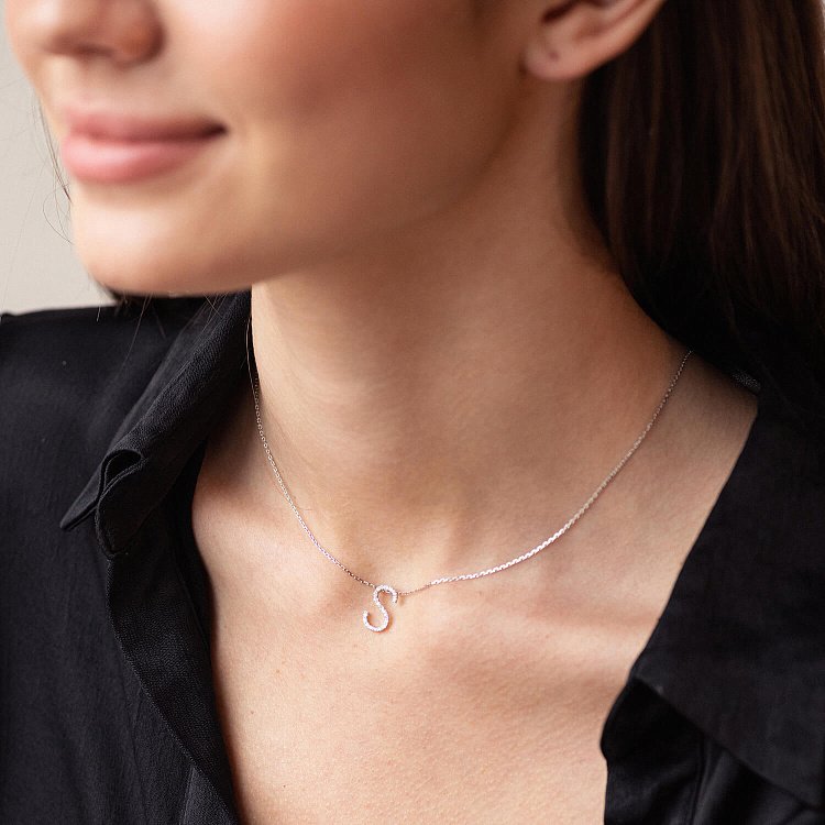 Золоте кольє з літерою "S" з діамантами 133601121 від ювелірного магазину Онікс - 10