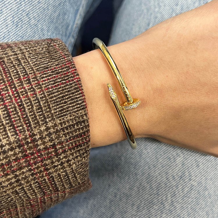 Жесткий браслет "Гвоздь" с фианитами (желтое золото) б04653 от ювелирного магазина Оникс - 3