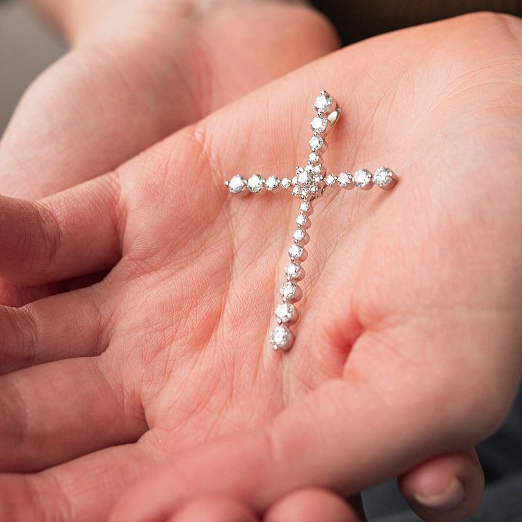 Золотий хрестик з діамантами пкит442 від ювелірного магазину Онікс - 4