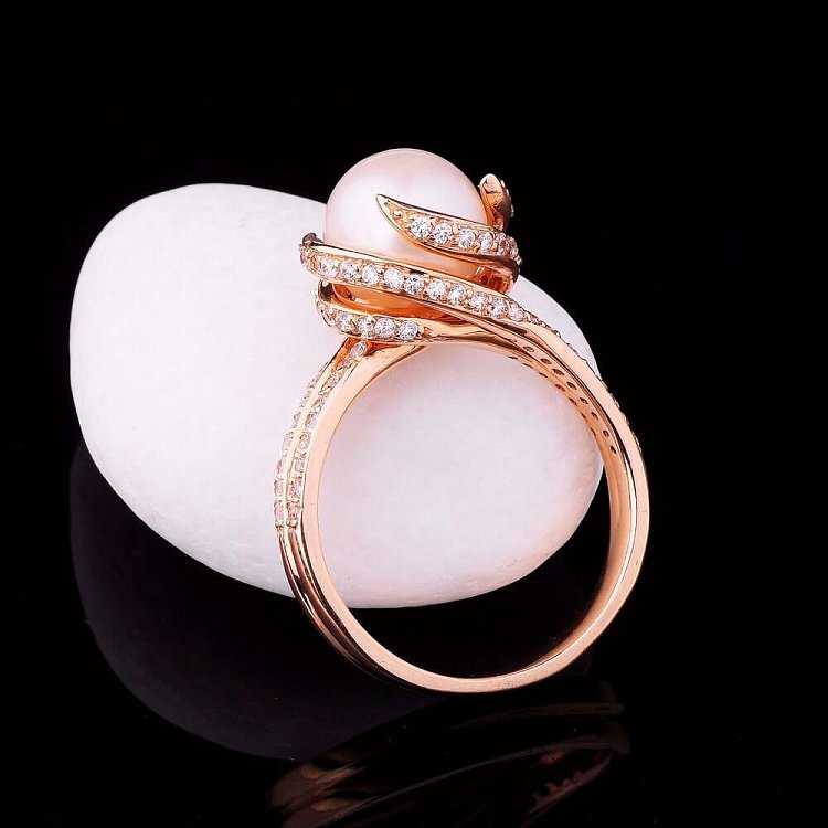 Золота каблучка (культивовані прісноводні перли, фіаніт) к02550 від ювелірного магазину Онікс