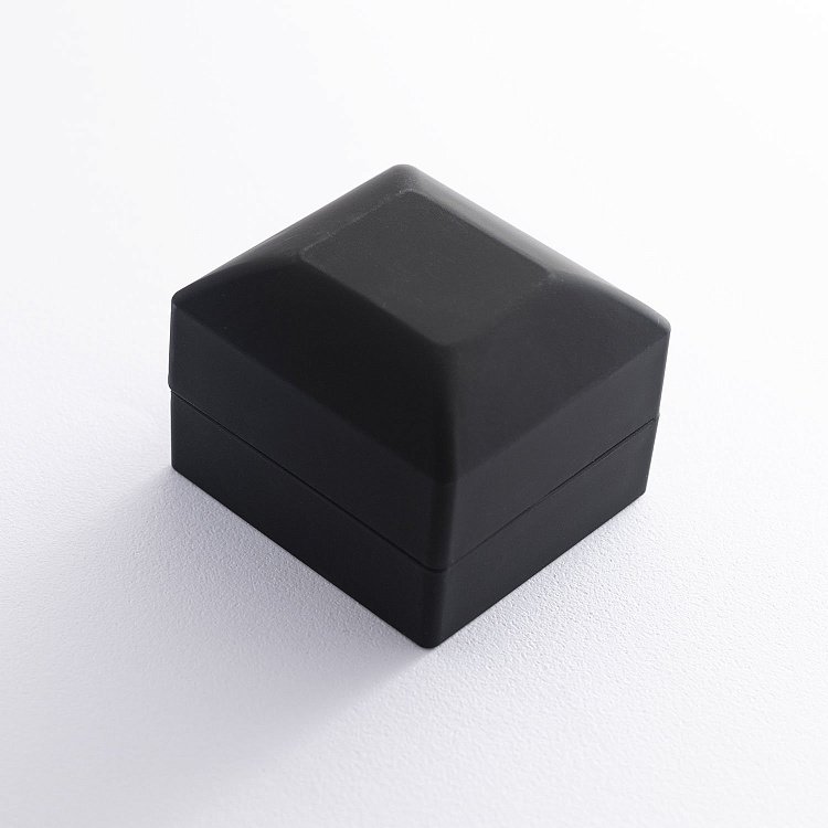 Чорний футляр для прикрас з підсвічуванням chfutlyar від ювелірного магазину Онікс - 1