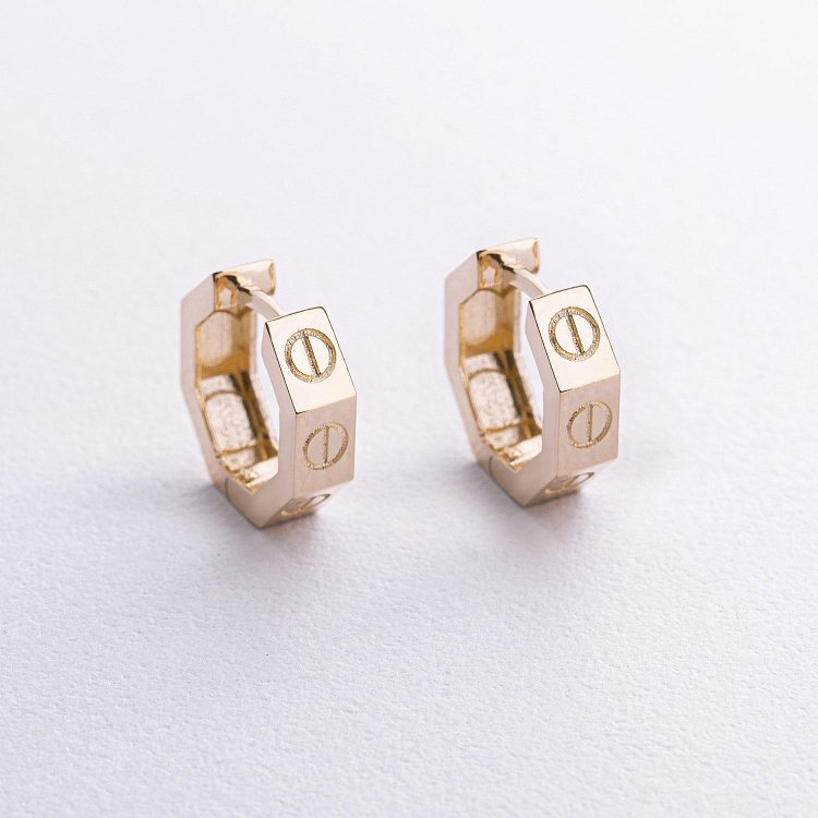 Серьги - кольца "Love" в желтом золоте с06803 от ювелирного магазина Оникс