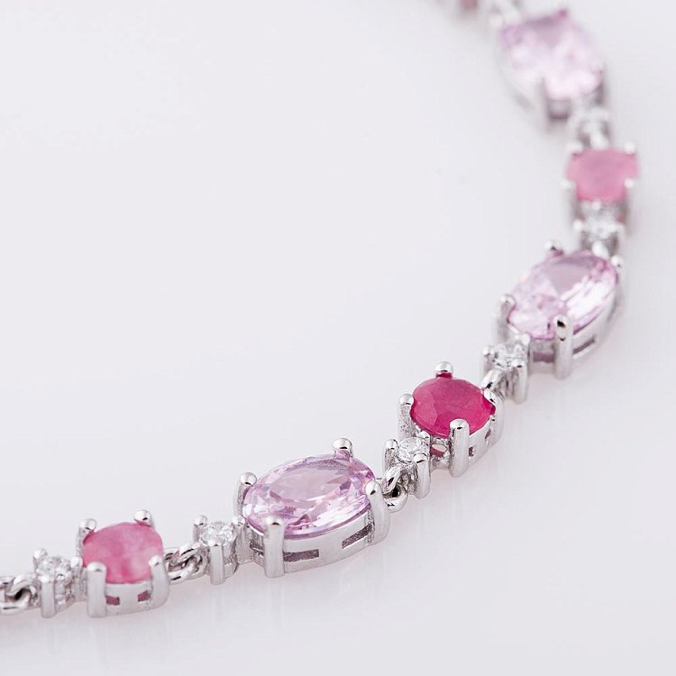 Серебряный браслет с цветными фианитами 141140 от ювелирного магазина Оникс - 1