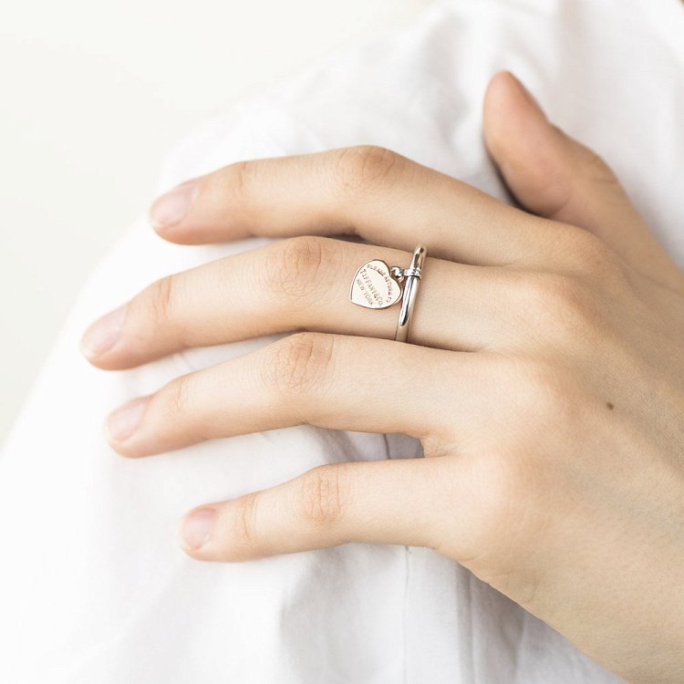 Срібний перстень "Сердечко" 112062 від ювелірного магазину Онікс - 1