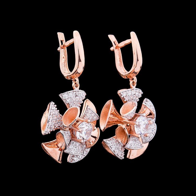 Золотые серьги "Цветочки" с фианитами с03740 от ювелирного магазина Оникс