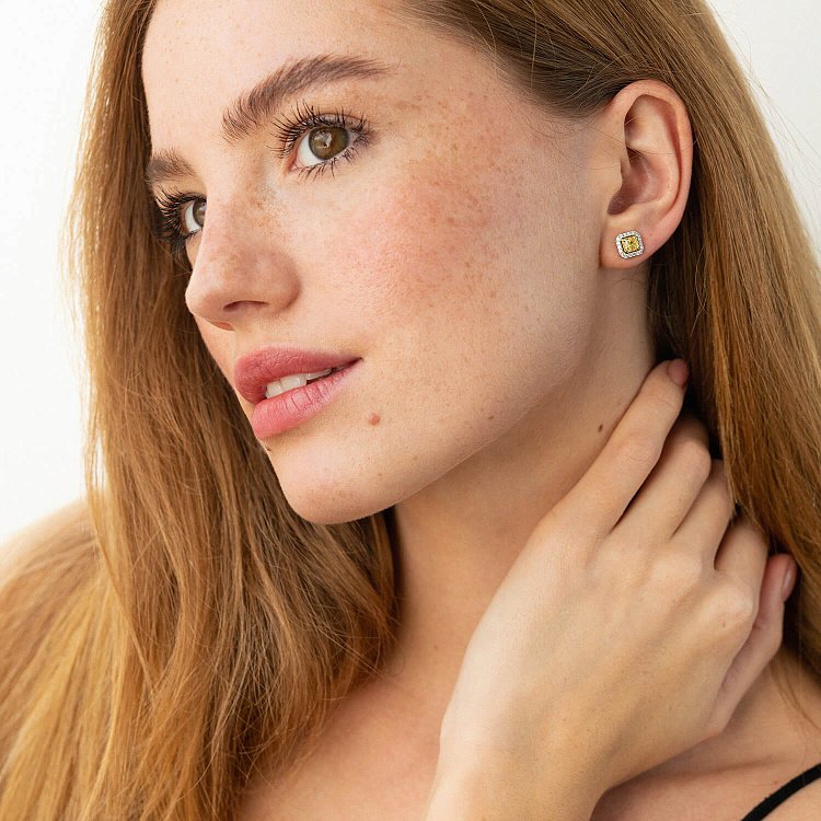 Золоті сережки - пусети з білими та жовтими діамантами сб0406nl від ювелірного магазину Онікс - 1