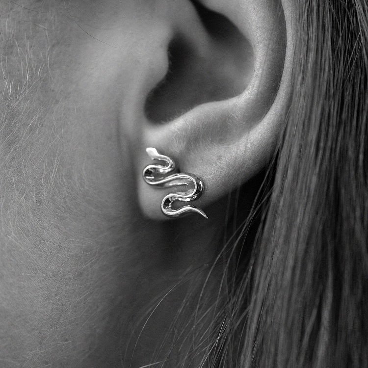 Срібні сережки - пусети "Змії" 123007 від ювелірного магазину Онікс - 3