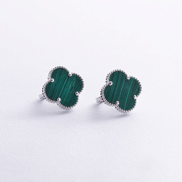 Серьги "Клевер" с малахитом (белое золото) с07798 от ювелирного магазина Оникс