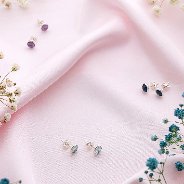 Срібні сережки-пусети (синтетичний сапфір) 122170 від ювелірного магазину Онікс - 4