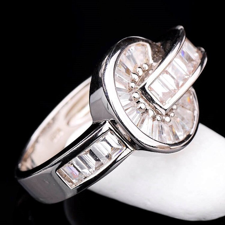 Серебряное кольцо с фианитами 11679 от ювелирного магазина Оникс - 4