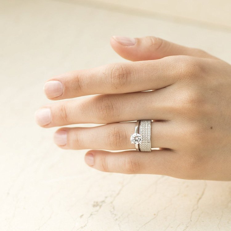 Золота каблучка з фіанітами к05363 - 5 Золота каблучка з фіанітами к05363 від ювелірного магазину Онікс - 5