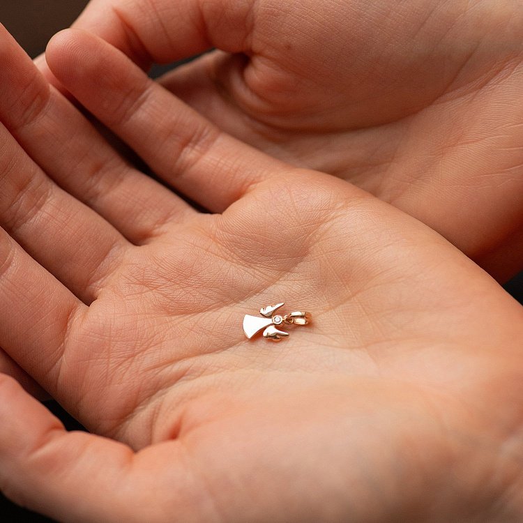 Золота підвіска "Янголятко" з діамантом 140681321 від ювелірного магазину Онікс - 1