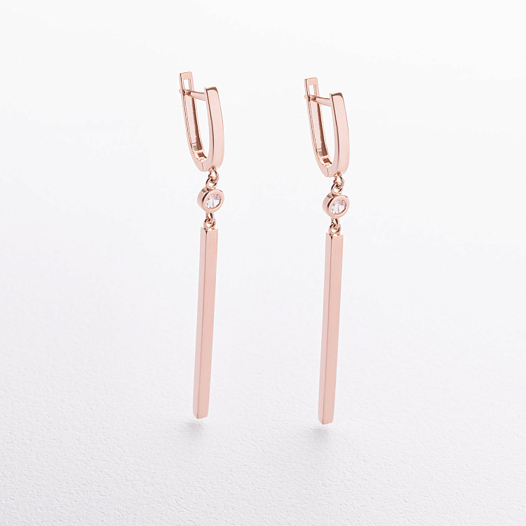 Золотые серьги с фианитами с09645 от ювелирного магазина Оникс