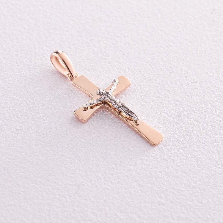 Золотой крестик с распятием п03733 от ювелирного магазина Оникс