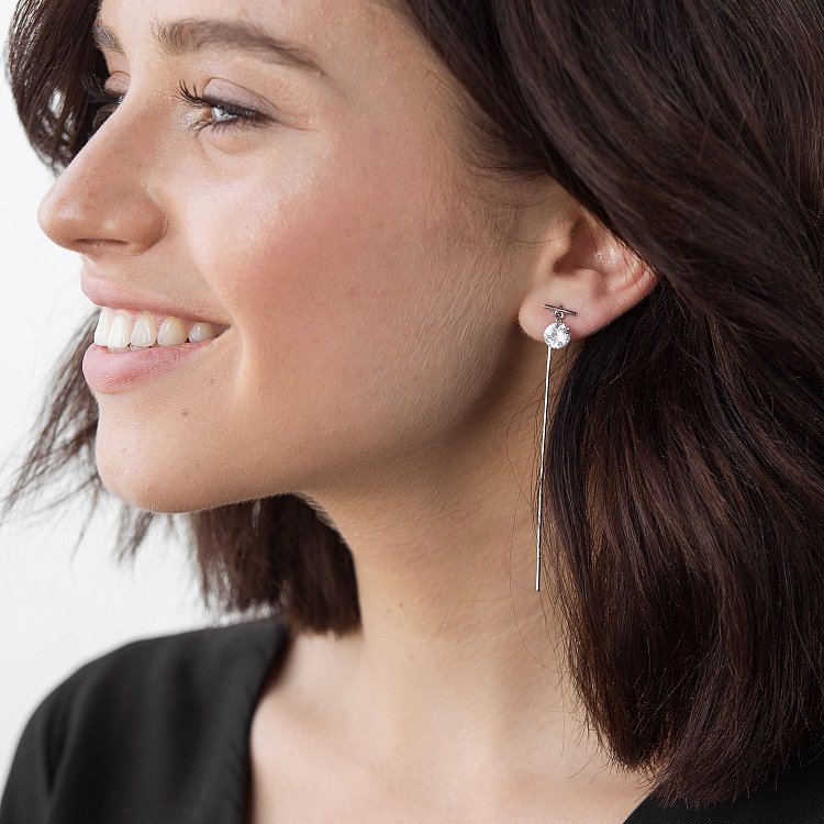 Срібні сережки - пусети з фіанітами 122533 від ювелірного магазину Онікс - 1