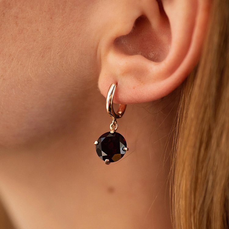 Золотые серьги "Влечение" (альмандин) с05296 от ювелирного магазина Оникс - 2