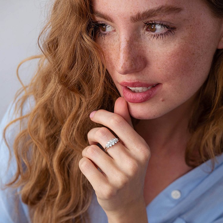 Кольцо в белом золоте с бриллиантами к283ca от ювелирного магазина Оникс - 1