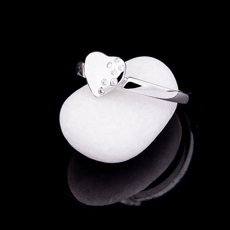 Золотое кольцо "Сердечко" с фианитами к03574 от ювелирного магазина Оникс - 1