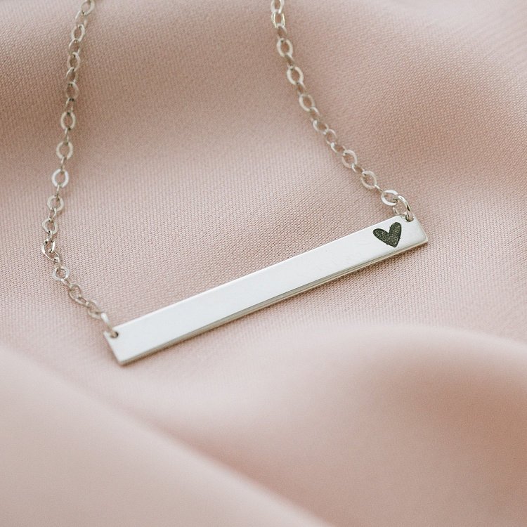 Серебряное колье с гравировкой "Сердце" 18978сер от ювелирного магазина Оникс