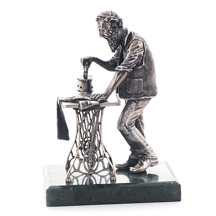 Срібна фігура ручної роботи "Єврейський кравець за роботою" порт.утюг від ювелірного магазину Онікс - 4