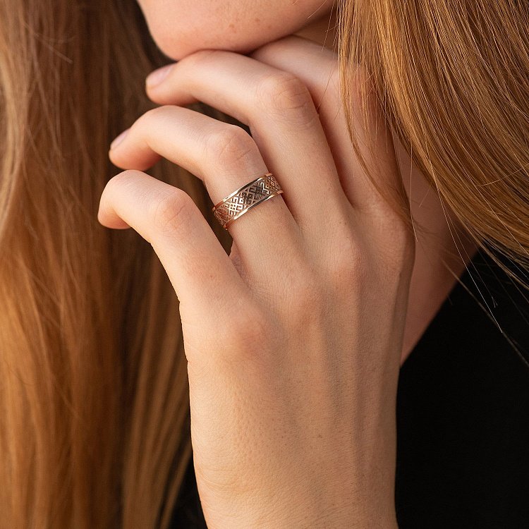 Обручальное кольцо "Вышиванка" в красном золоте 240521300 - 1 Обручальное кольцо "Вышиванка" в красном золоте 240521300 от ювелирного магазина Оникс - 1