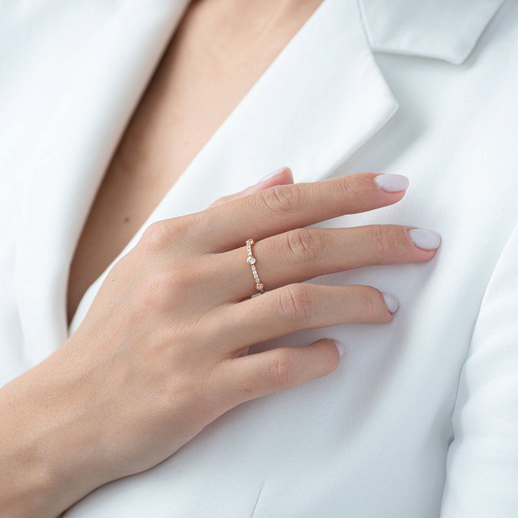 Золотое кольцо с бриллиантами кб0165са от ювелирного магазина Оникс - 1