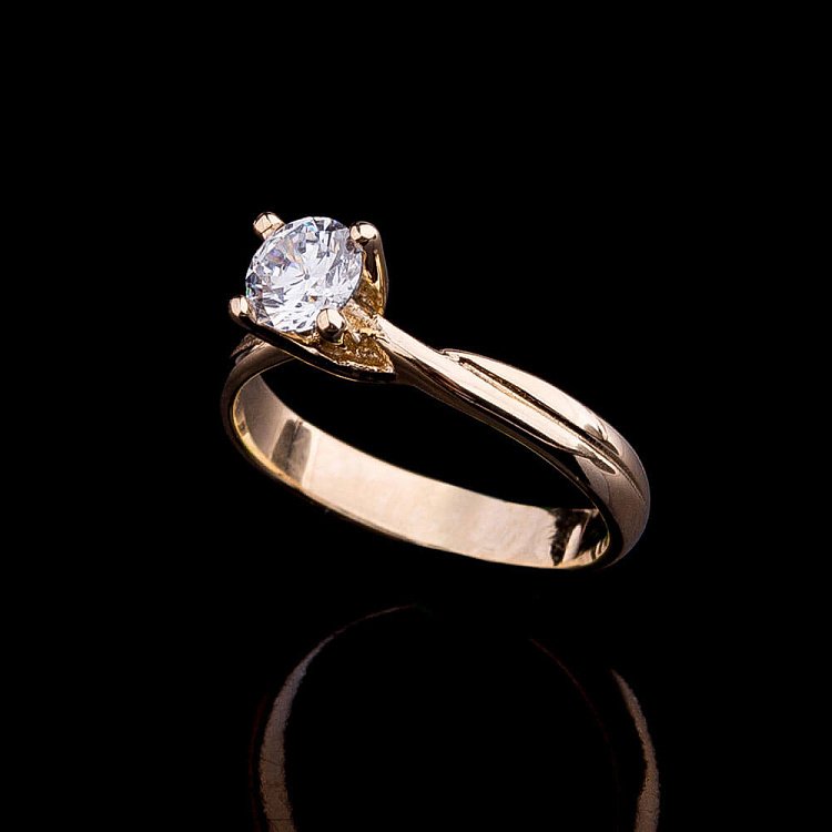 Помолвочное кольцо с фианитом к03962 от ювелирного магазина Оникс