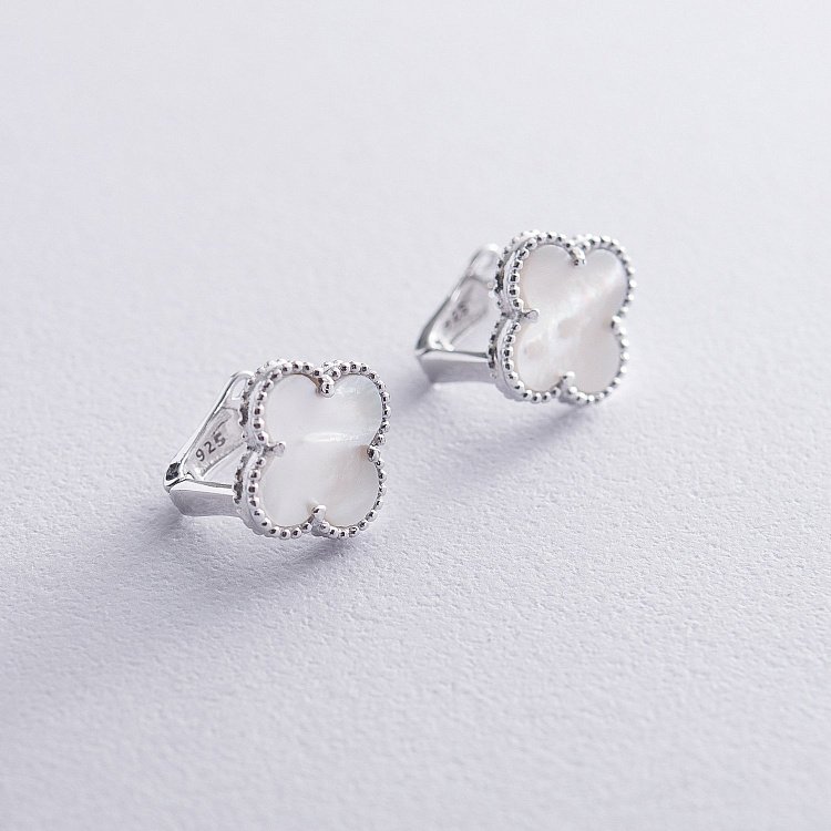 Срібні сережки "Конюшина" з перламутром 121590 від ювелірного магазину Онікс