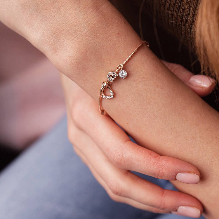 Золотий браслет "Сердечки" з фіанітами б05021 від ювелірного магазину Онікс - 1